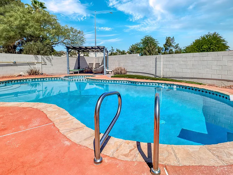 7520 Bowles Dr — Photo 24