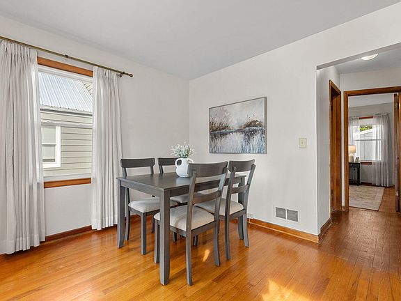 4th image of 427 La Salle Ave