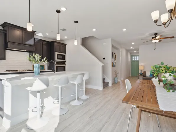 1519 Jackson St, Carrollton, TX 75006