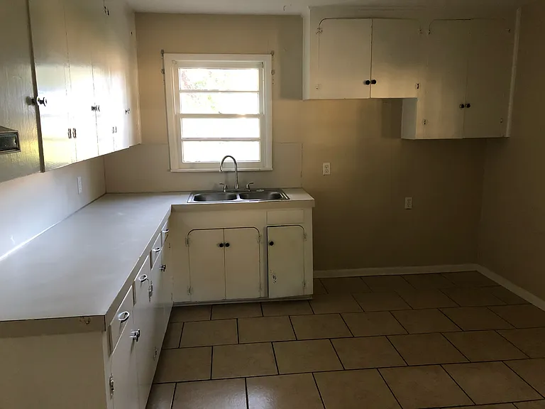 1525 Debra St — Photo 8