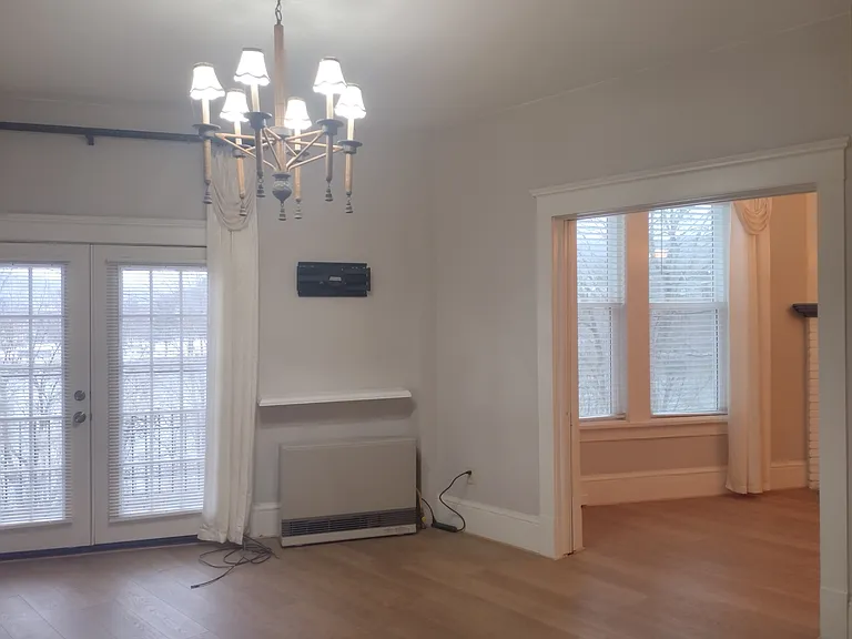 118 E 1st St #2 — Photo 3