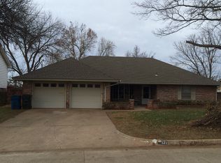 121 Orchard Dr, Midwest City, OK 73110