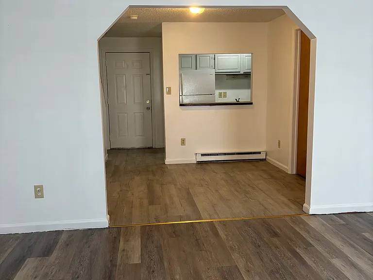 426 Center St #11 — Photo 9