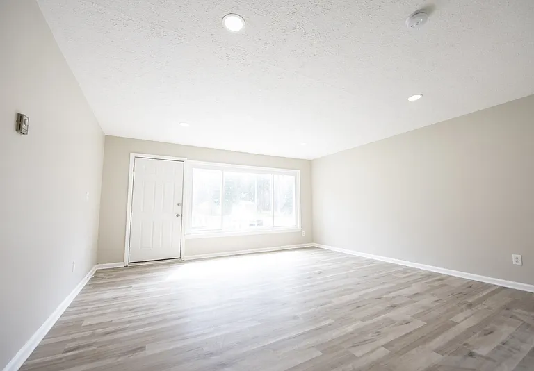 9328 W Ridgewood Dr — Photo 2