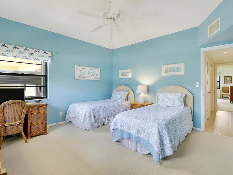 275 Beach Rd — Photo 18