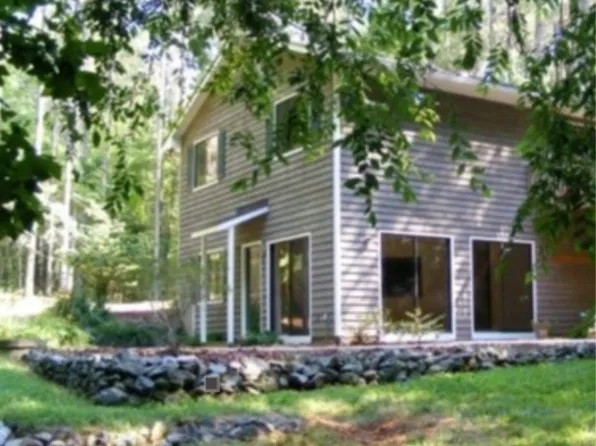 1320 Heron Pond Dr, Chapel Hill, NC 27516