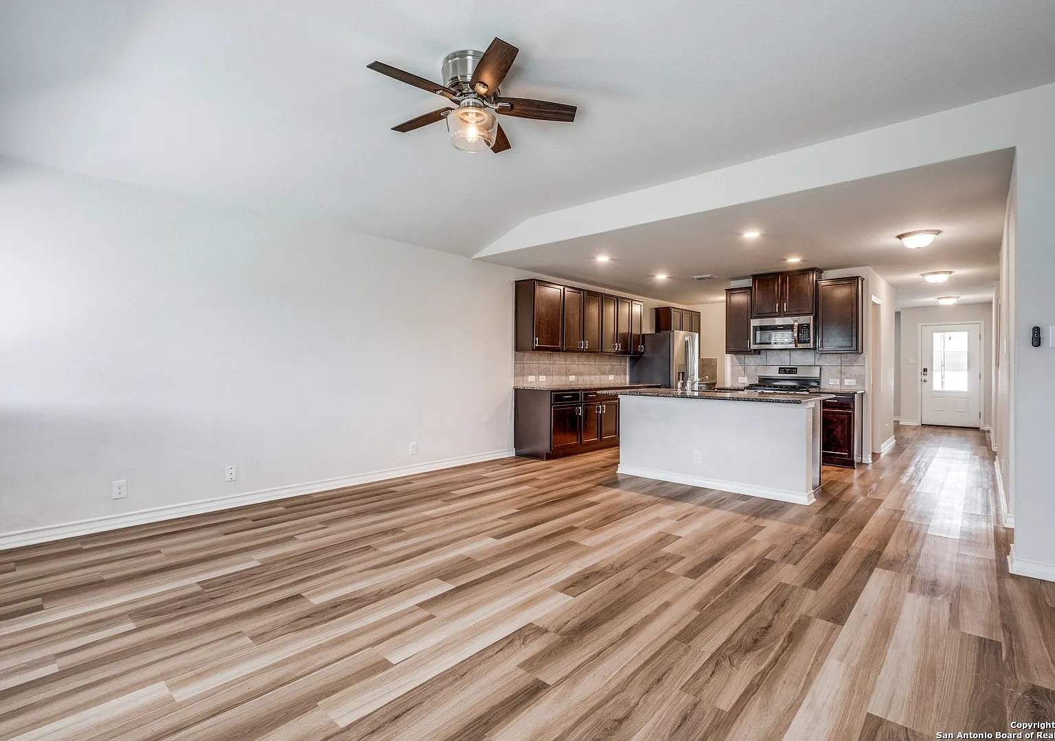 5 bedrooms, 2.5 bathrooms located in Valley Ranch Subdivision — Photo 3