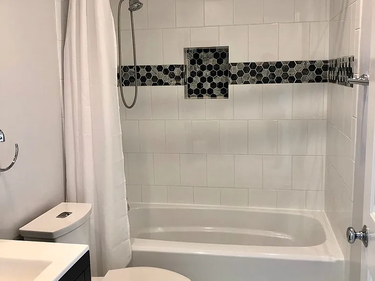 1644 Gramercy Ave — Photo 18