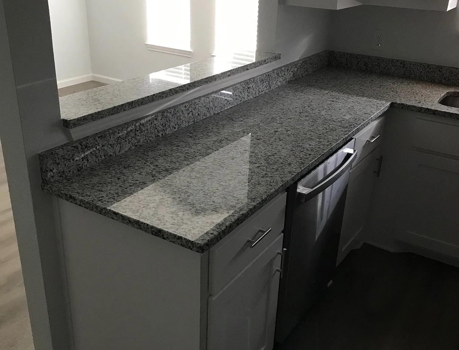 2 bed, 1.5 bath, 1042 sqft, $1,800 — Photo 4