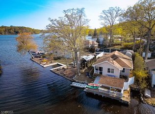 14 Hilltop Rd, Hopatcong, NJ 07843