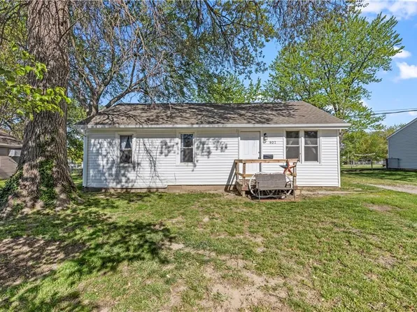 907 Daisy St, Sweet Springs, MO 65351
