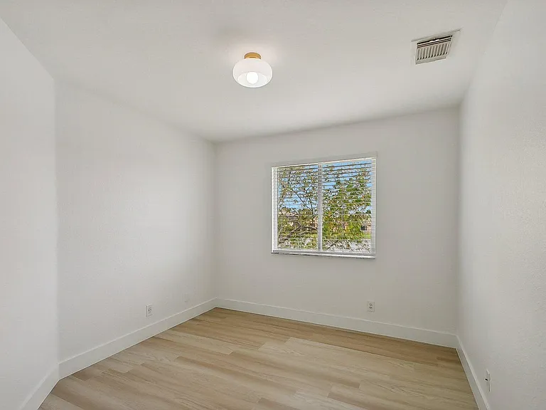 6224 Reynolds St — Photo 28