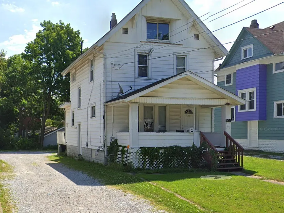557 Brown St