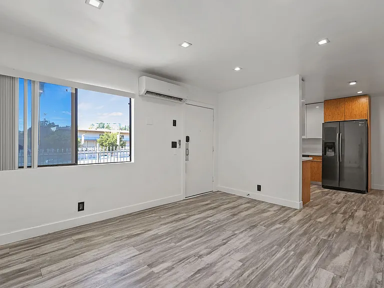 830 Bartlett St — Photo 17