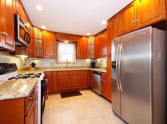 5th image of 15649 La Paz Dr