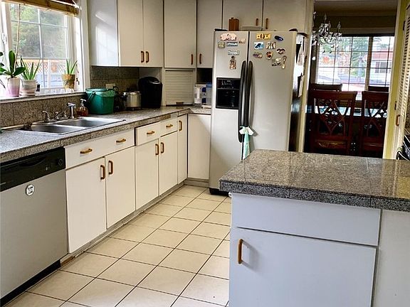 4th image of 16608 NE 19th Pl