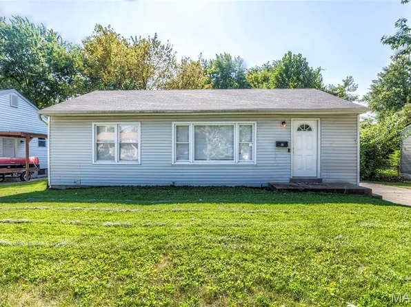 20 La Venta Dr, Florissant, MO 63031