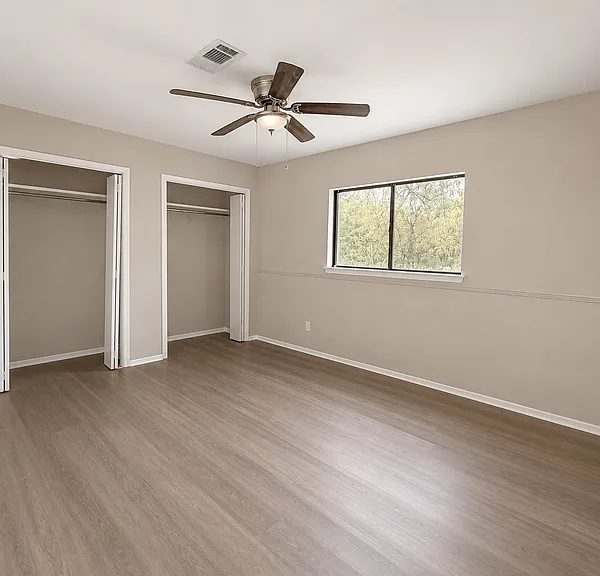 505 Riverside Dr — Photo 6