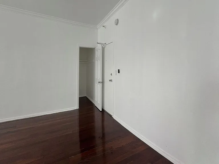 The President Apts...Completely Renovated Apartments...Pet Friendly..Great Location! CALL NOW! — Photo 19