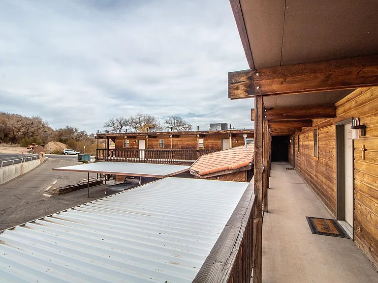 1005 E Navajo St — Photo 7