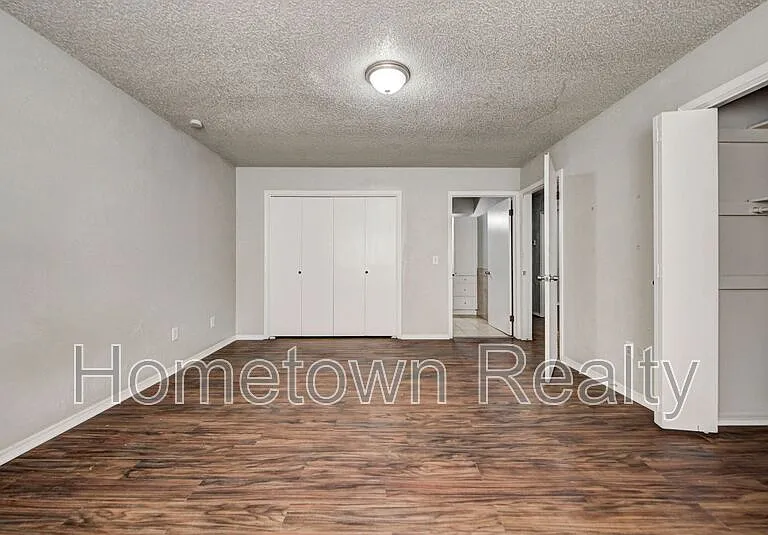 605 W Clarke St — Photo 26