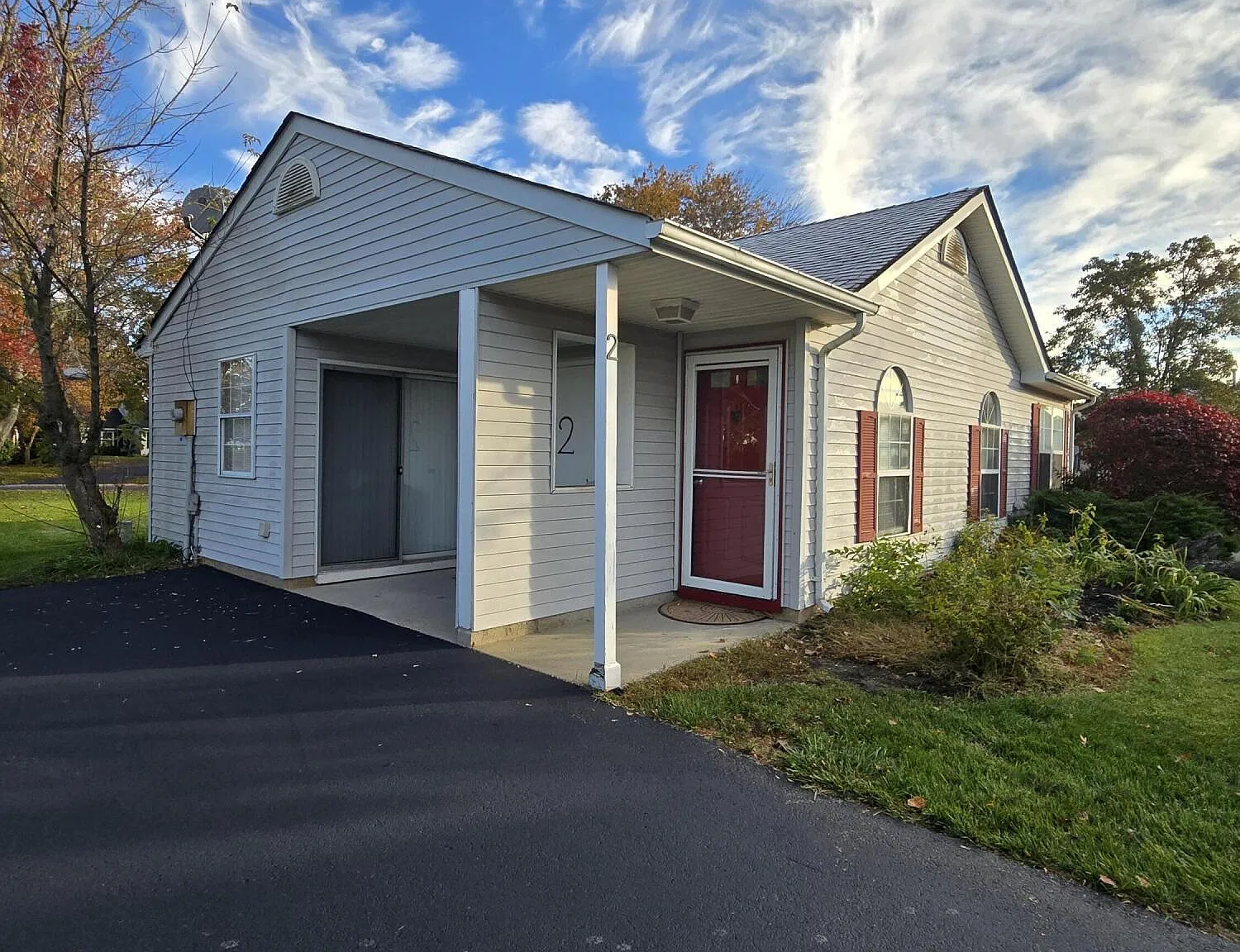 2 bed, 896 sqft, $2,400 — Photo 1