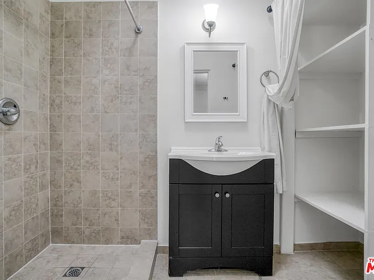 449 N Sweetzer Ave — Photo 12