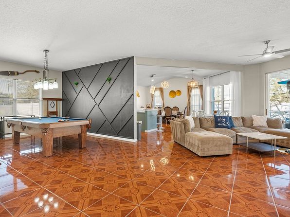 403 Corvina Dr