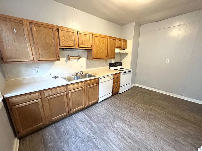 639 Jefferson Ave — Photo 8