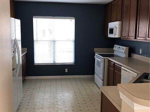 2nd image of 6921 Hawthorne Trace Ln