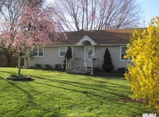 7 Northfield Rd, Middle Island, NY 11953