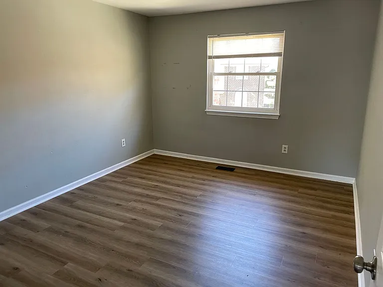 925 Sir Wilfred Cir — Photo 8
