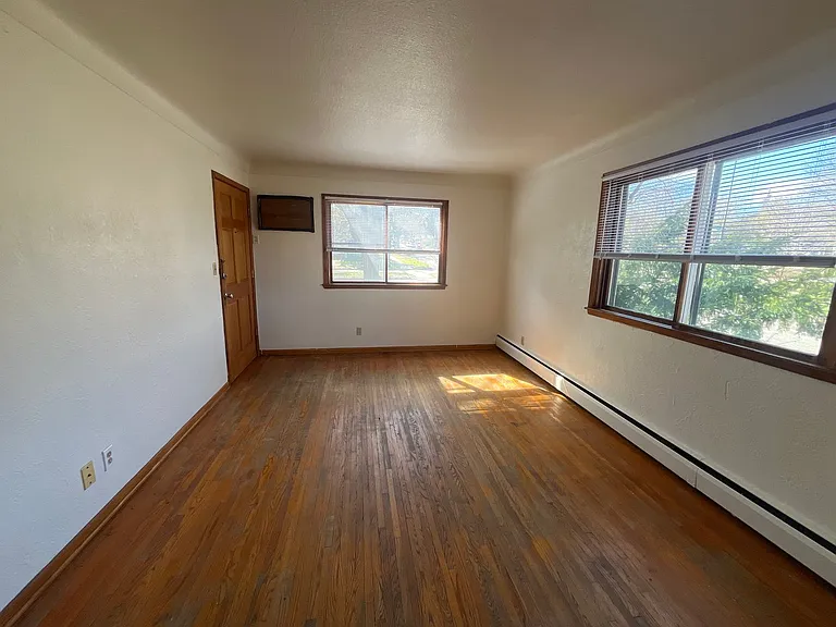 568 Lexington Parkway North — Photo 3