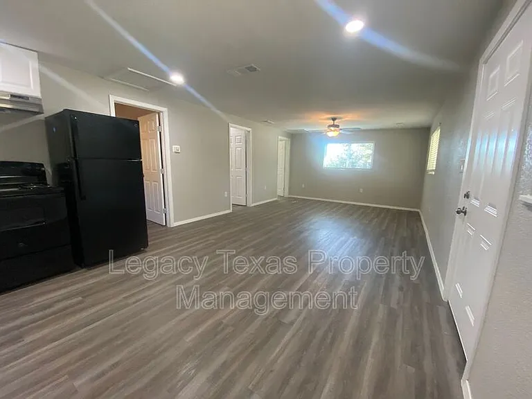 1113 S Walnut St #A — Photo 23