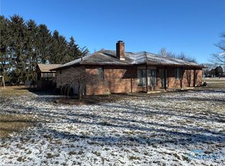 101 Meadow Ln, Bryan, OH 43506