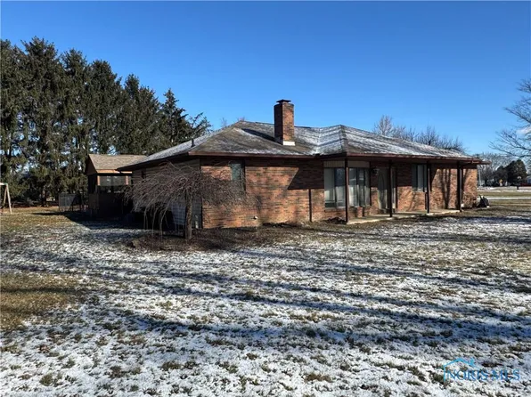 101 Meadow Ln, Bryan, OH 43506