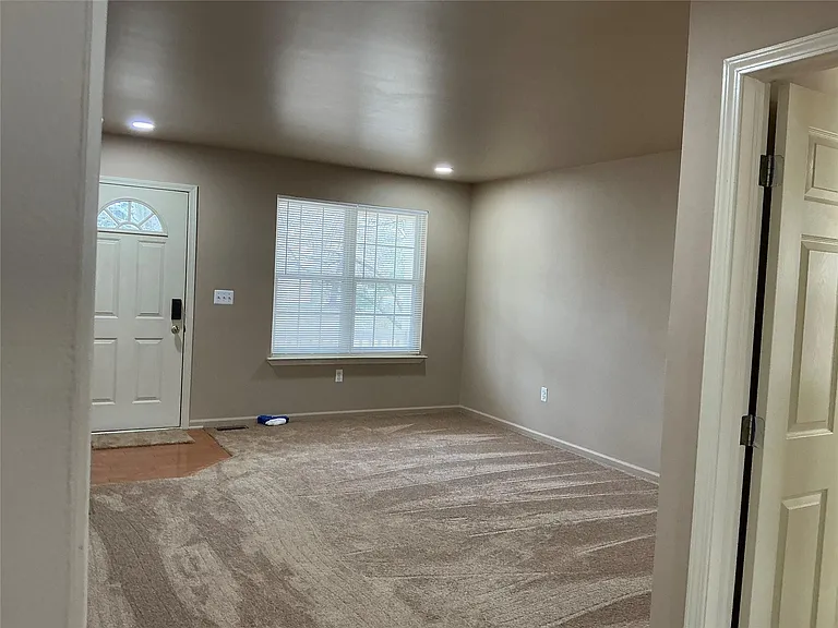 48161 Nottinghill Ln — Photo 23