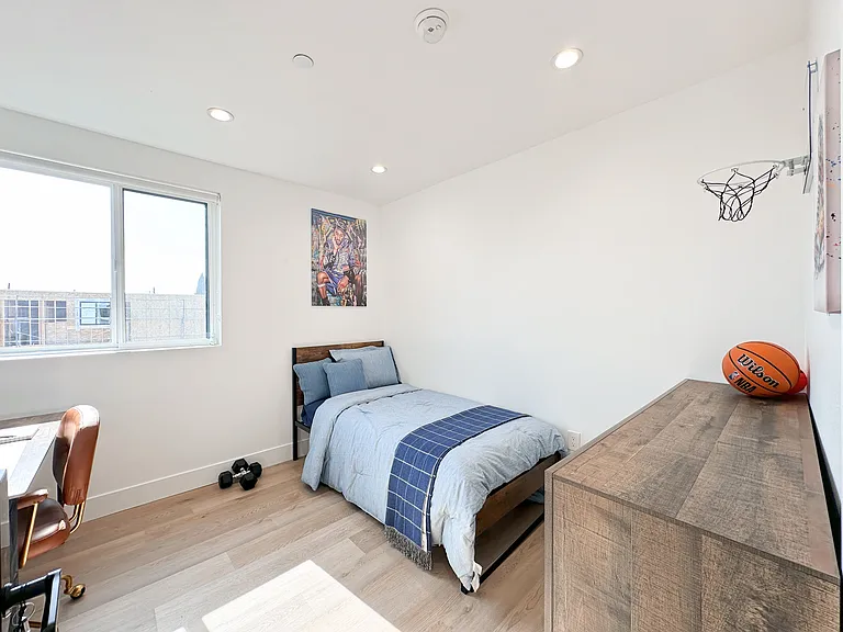 1338 West 35th Place — Photo 10