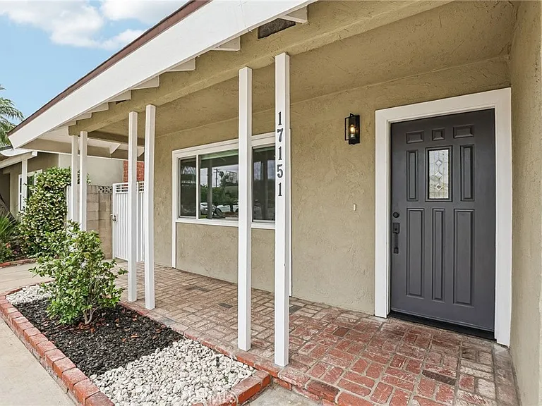 17151 Hague Ln — Photo 3