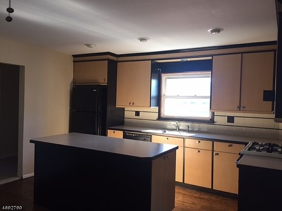 3rd image of 185 Bloomfield Ave