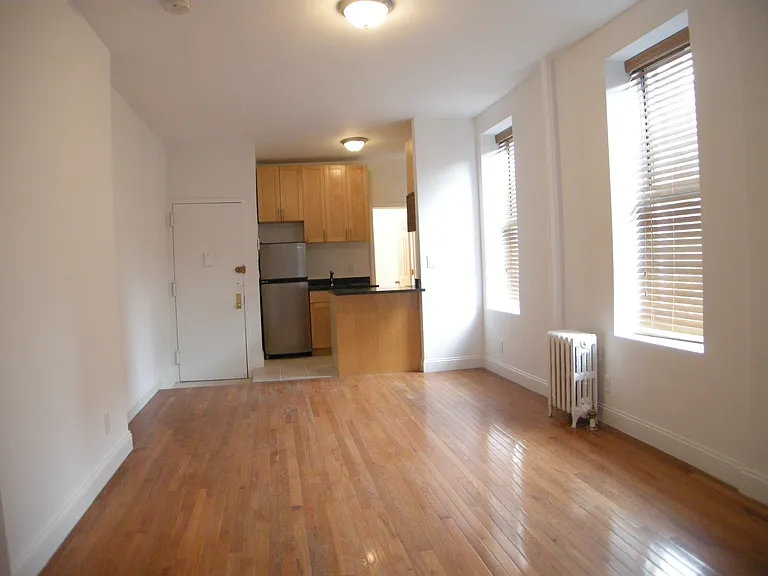 3 Clinton St #6 — Photo 1