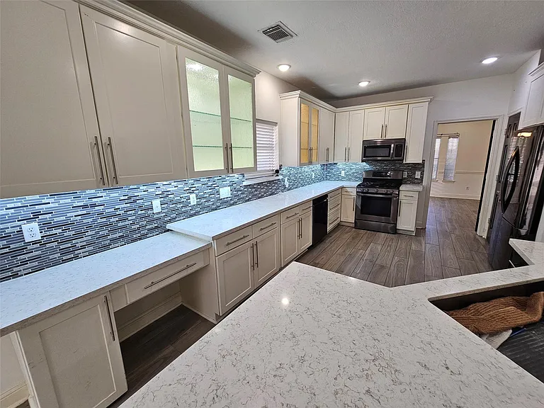 3709 Pinehurst Dr — Photo 9