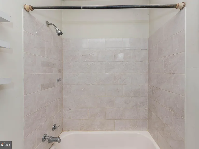 204 N Port St — Photo 10