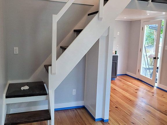 4th image of 701 Bay Ave #611B
