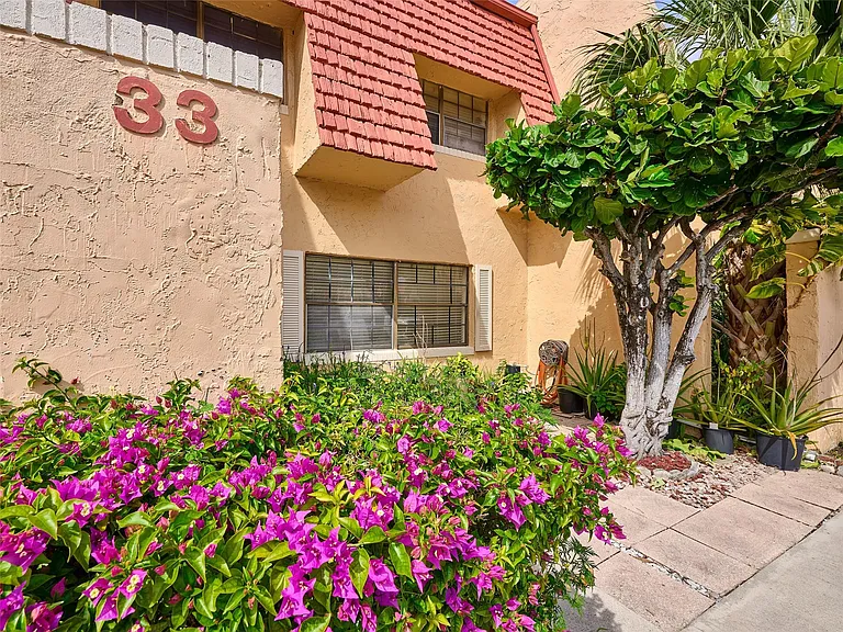 33 SW Spinning Wheel Ln — Photo 4