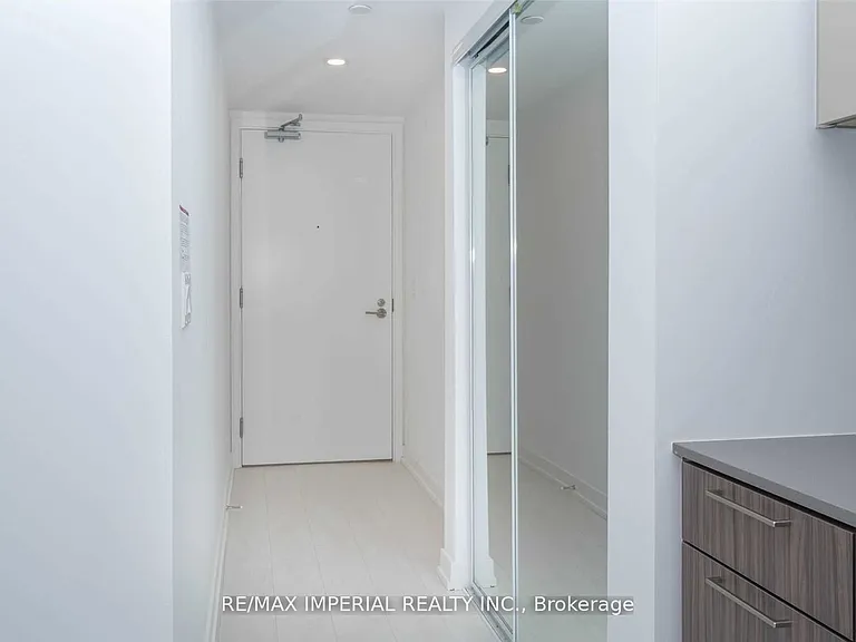 19 Western Battery Rd #2211 — Photo 6
