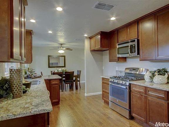 4th image of 8241 Bonnie Oak Way