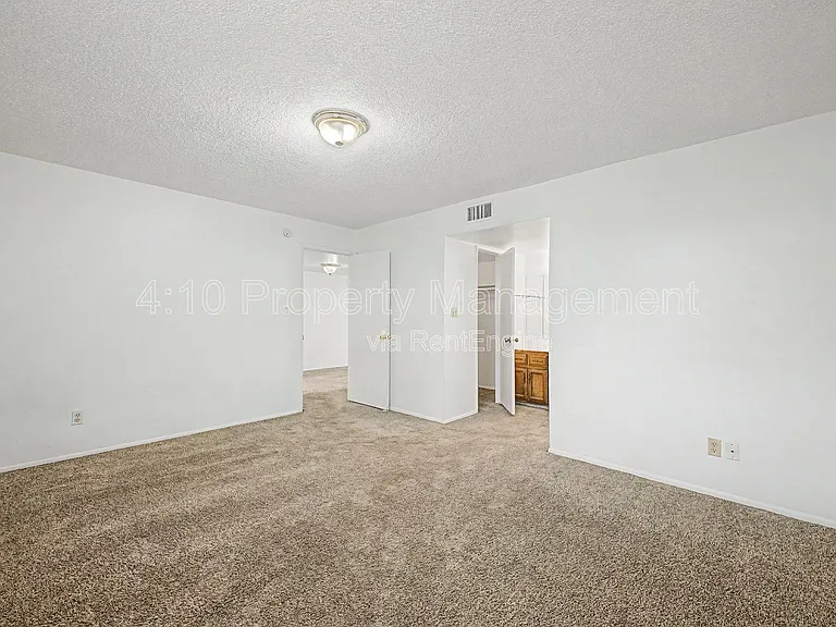 1927 E Hampton Ave #256 — Photo 18