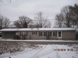 747 Lions Dr, Rome City, IN 46784