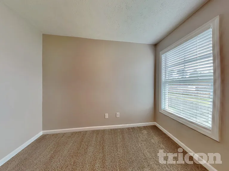 496 Crutchfield Dr — Photo 12